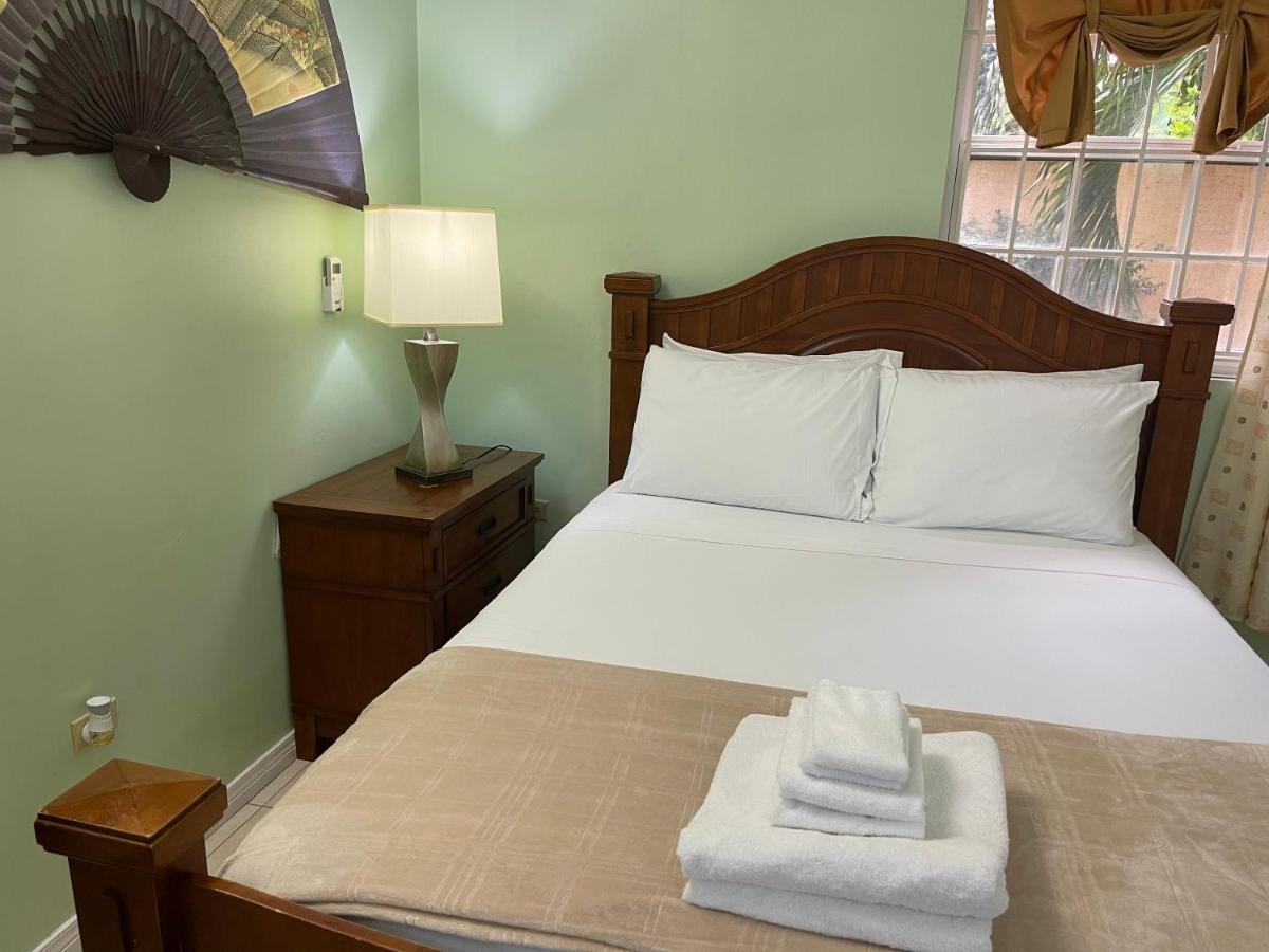 Kingstons Finest - Centrally Elegant Apartment Kingston